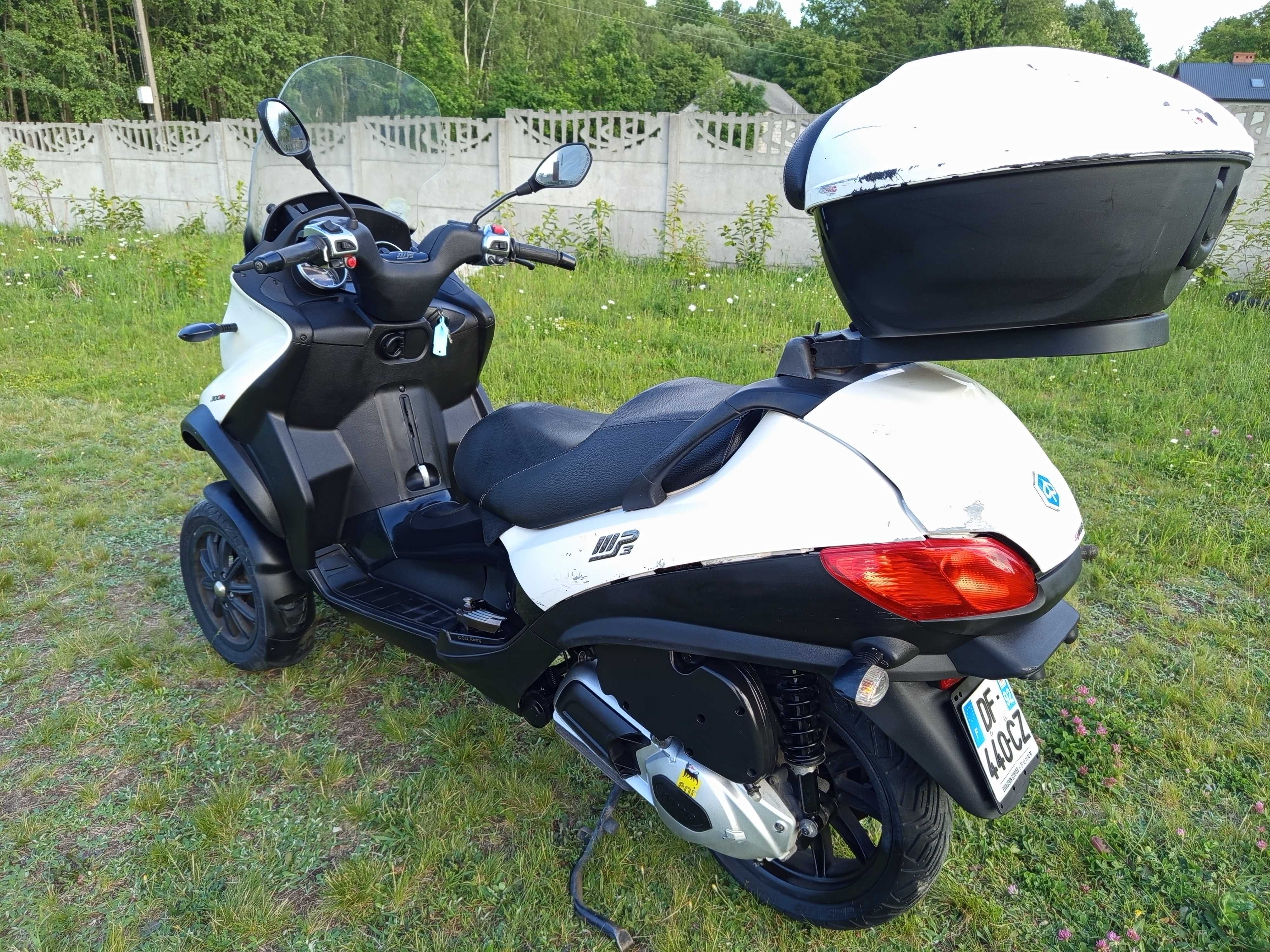 Piaggio MP3 kategoria L5e