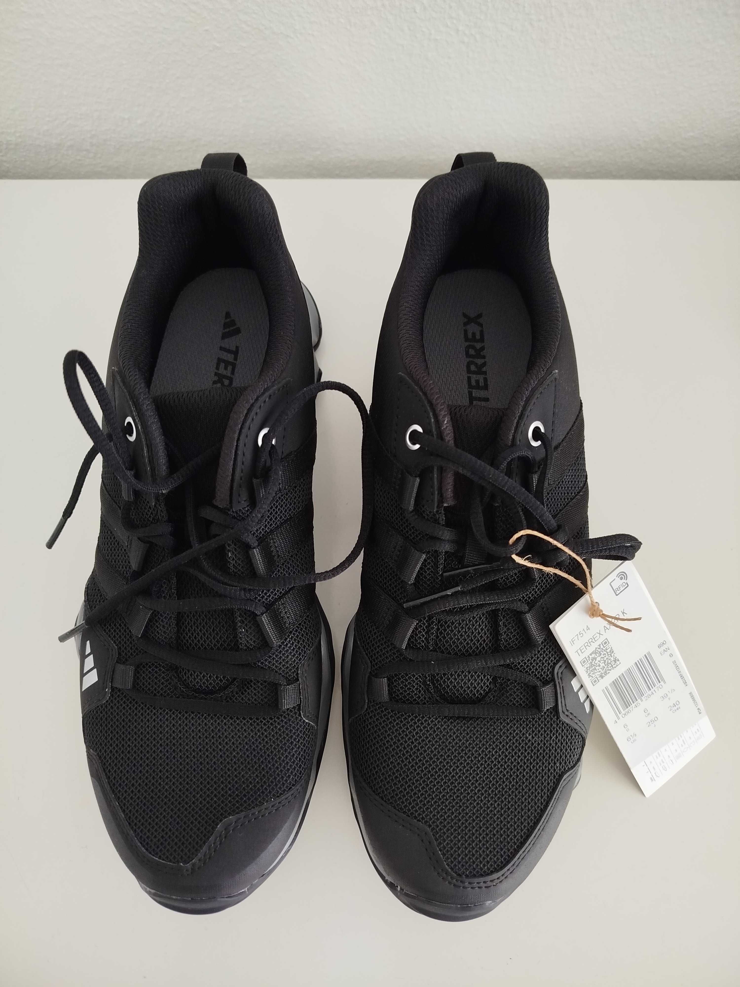 Tênis ADIDAS TERREX 39 1/3 novos e