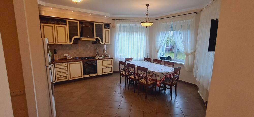 Комфортний 1 затишний будинок. 6 кімнат.