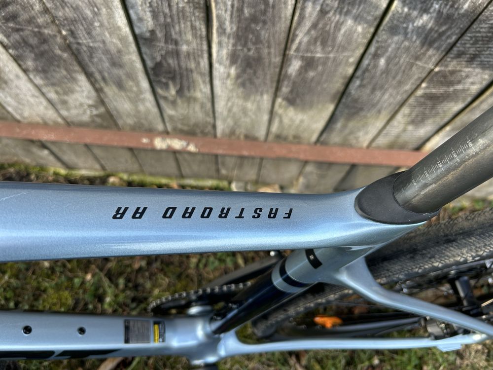 Rower Giant karbon gravel fastroad 2