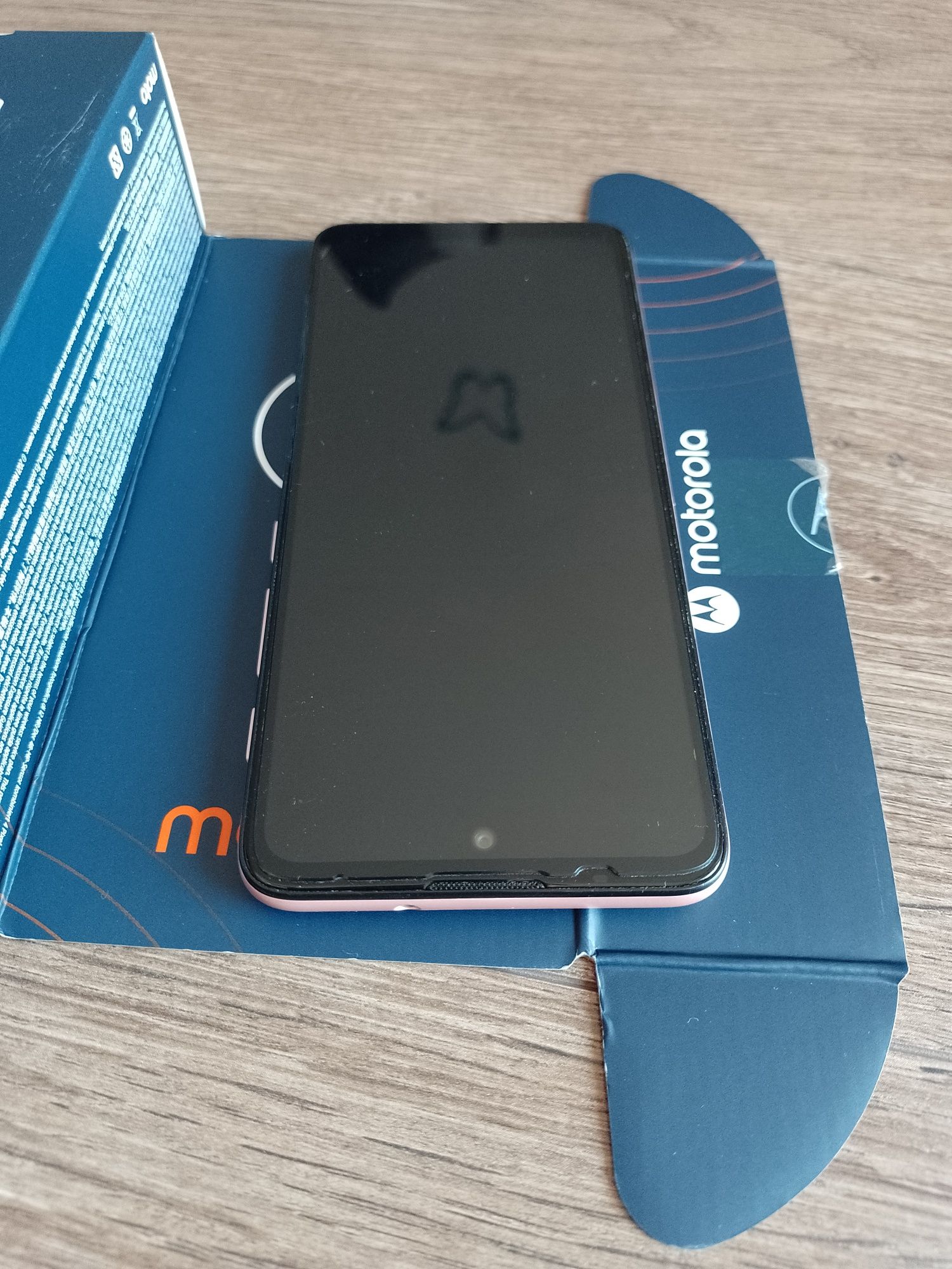 Motorola e40 różowa 6/64GB 6,5" Idealny Bateria 5000 mAh aparat 48 MPi