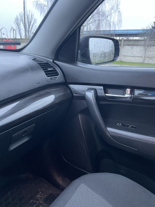 Kia Sorento 2011 рік • Бензин 2.4