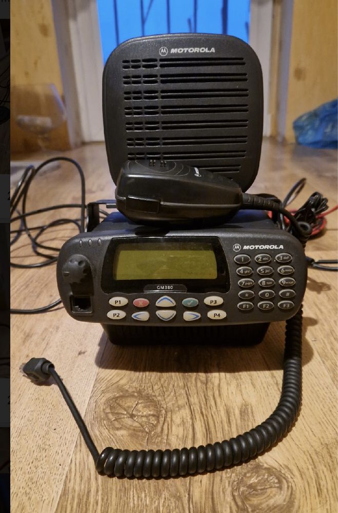 Motorola GM380 UHF 403-470 MHz, z zasilaczem sinad + gratis