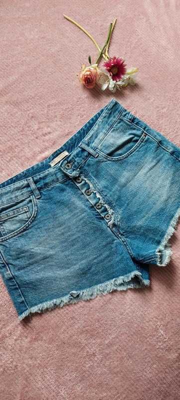 nowe nieużywane krótkie jeansowe dżinsowe spodenki Pull&Bear 38