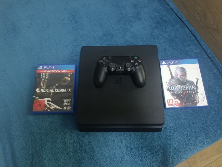 PlayStation 4 + 2 gry
