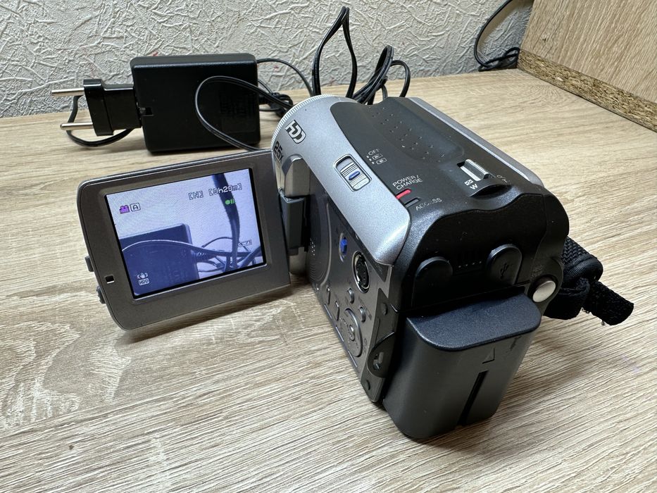 Продам видеокамеру JVC GZ-MG20E - HDD 20 Gb