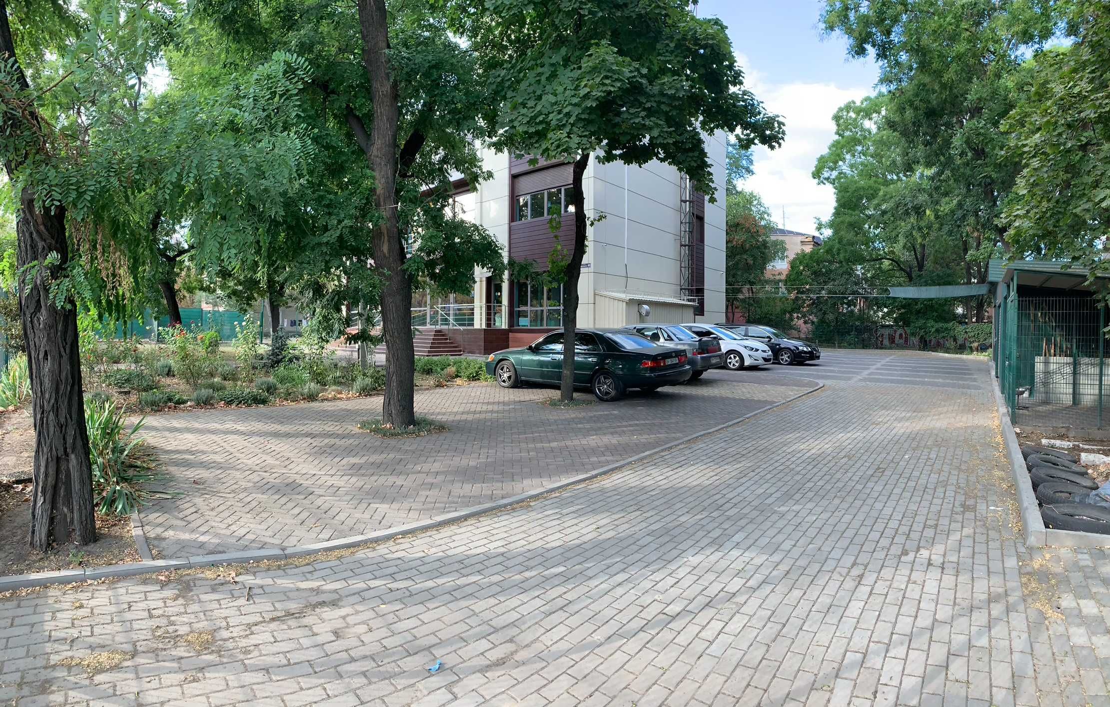 Аренда отдельно стоящего здания на Михаила Грушевского