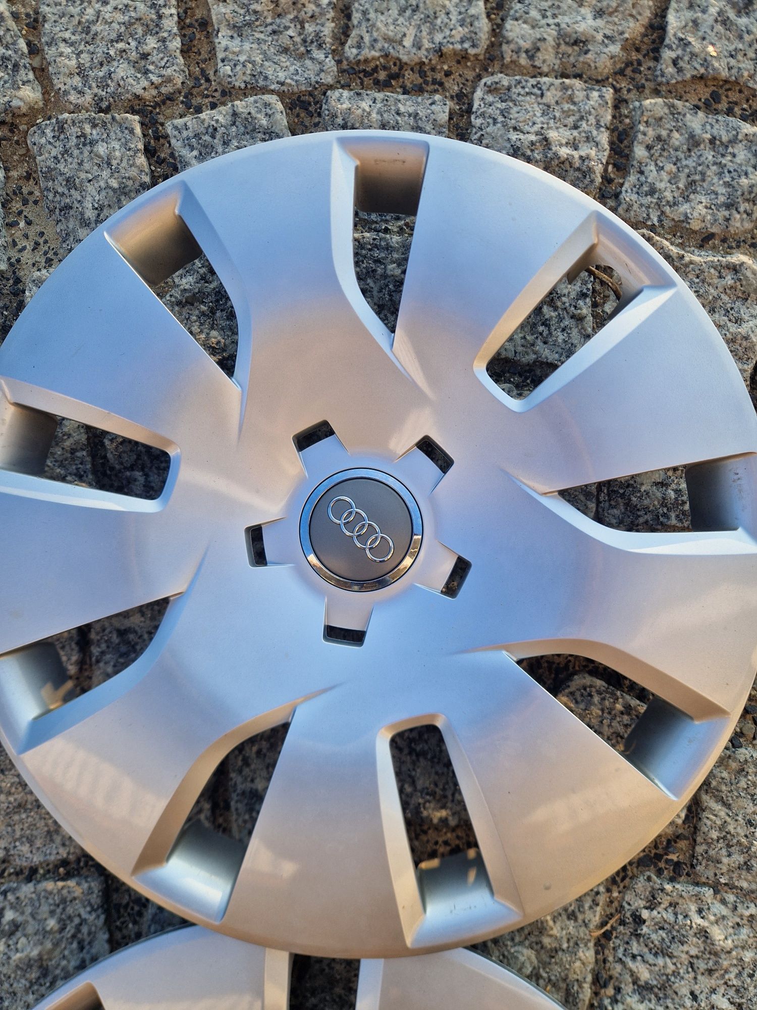 Kołpaki oryginalne audi A4 b8