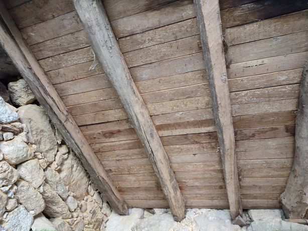 Soalho centenário antigo restauro vigas madeira