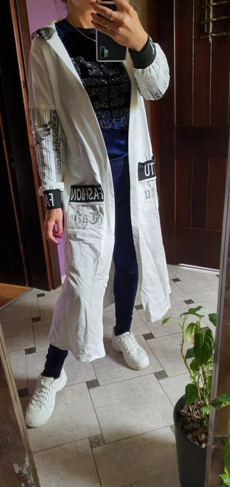 Tatu oryginalna narzutka płaszcz biały pasek zdobienia cyrkonie kaptur