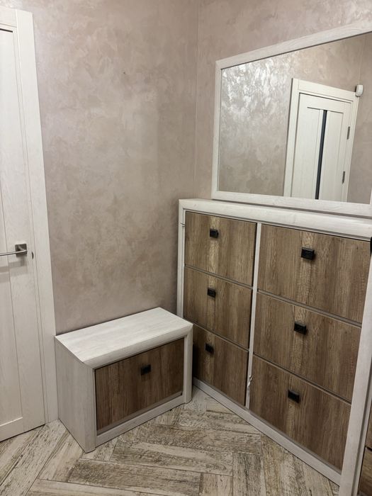 Компект меблів в прихожу, коридор