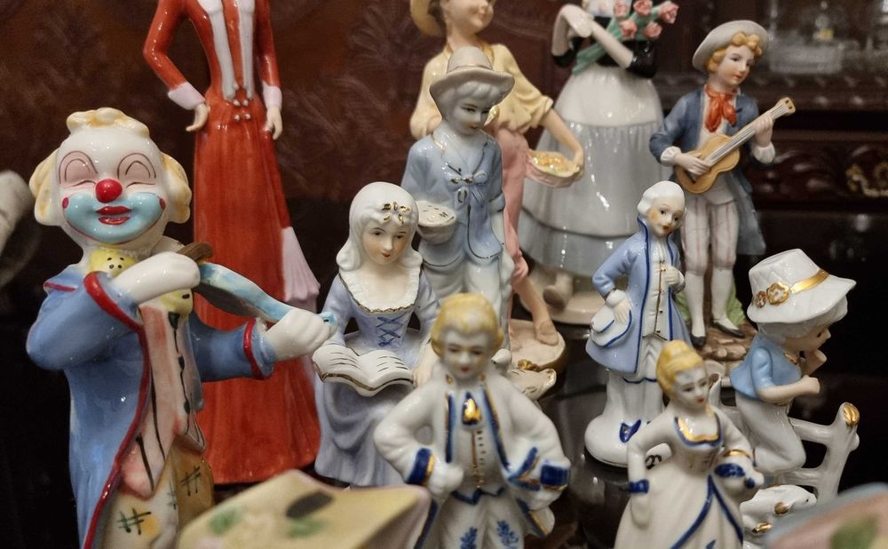 13 bonecos decorativos de porcelana