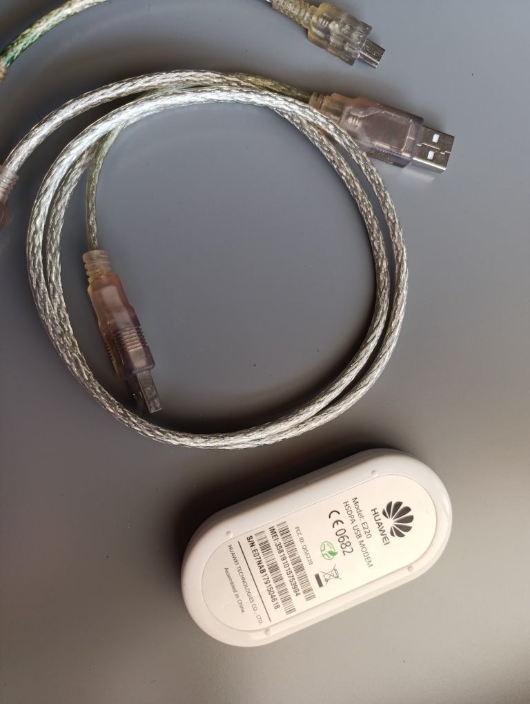 Router Huawei E220 com cabos