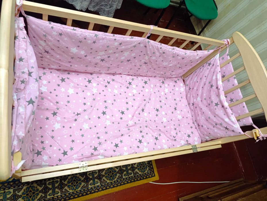 Дитяче ліжечко з матрасом