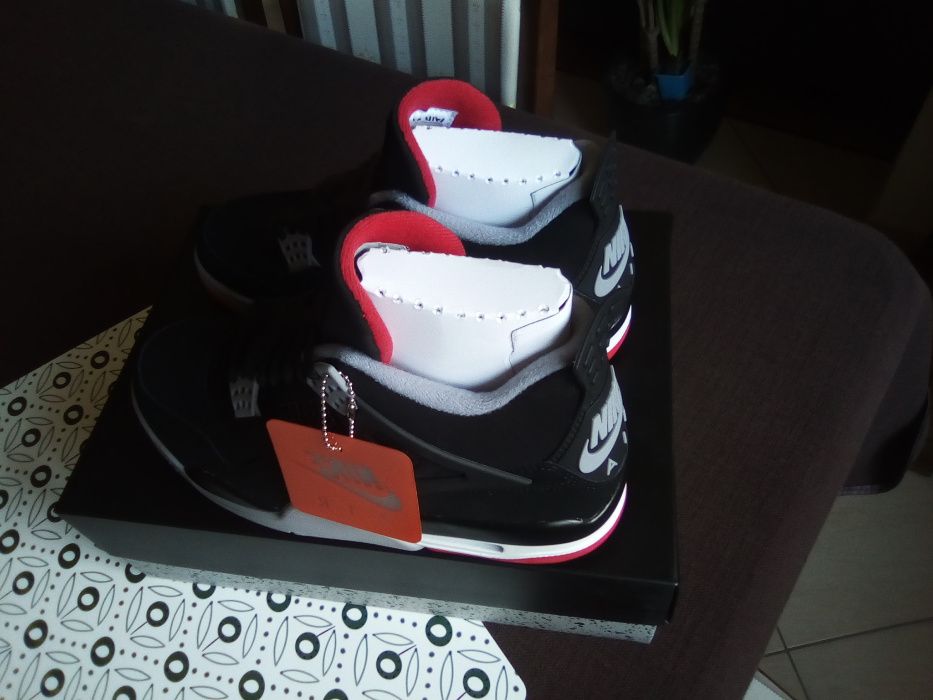 (r. 41- us 8) Nike Jordan 4 Retro Bred (2019) kod 308497,-060