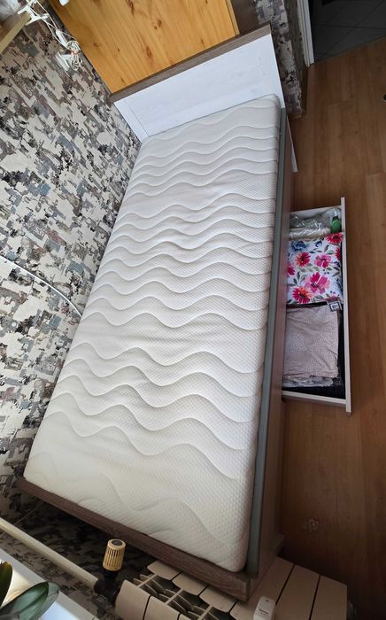 Łóżko (Luca Juzi) + materac (Merida) + stelaż (Ergo Plus) - BRW