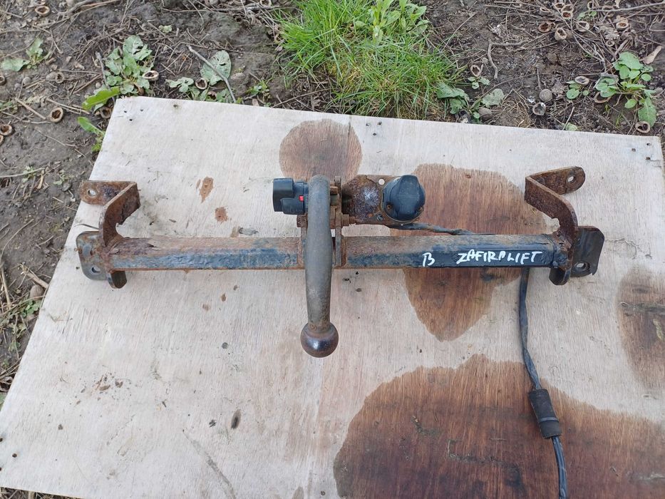 Opel Zafira B Belka z Hakiem Hak Wiązka Gniazdo Wypinany