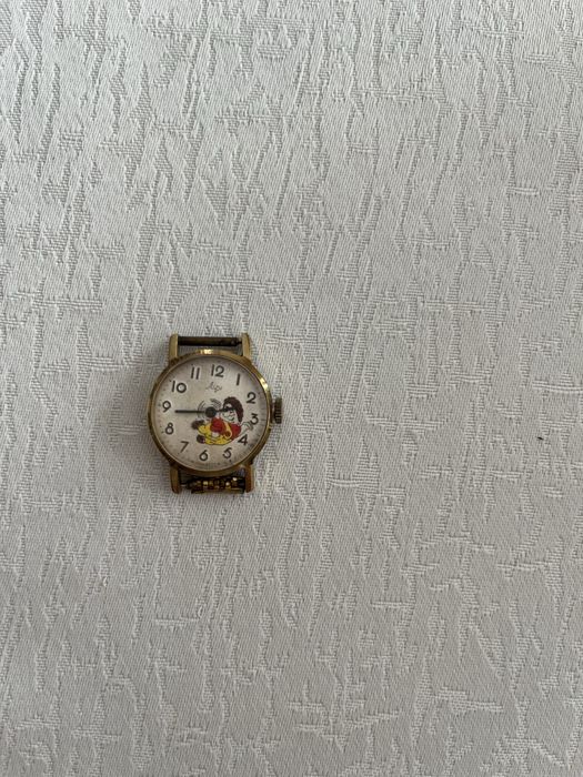 Старі годинники,монети ,посуд,телевізори та магнітофони