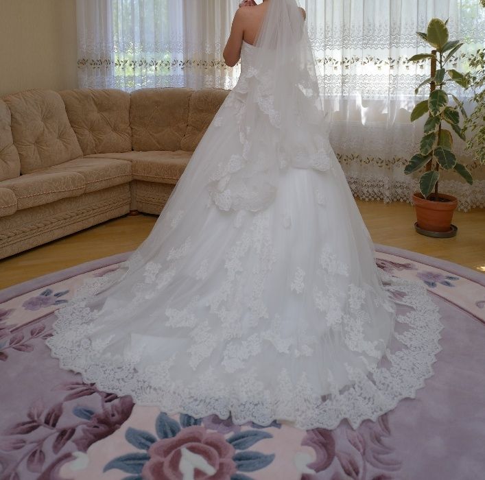 Срочно!! Продам шикарное свадебное платье Herm's Bridal