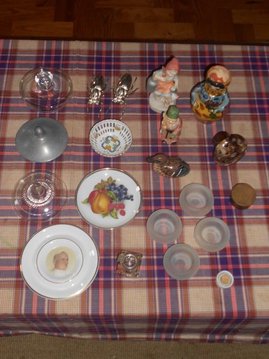 Diversas peças antigas colecção decoração vidro loiça metal