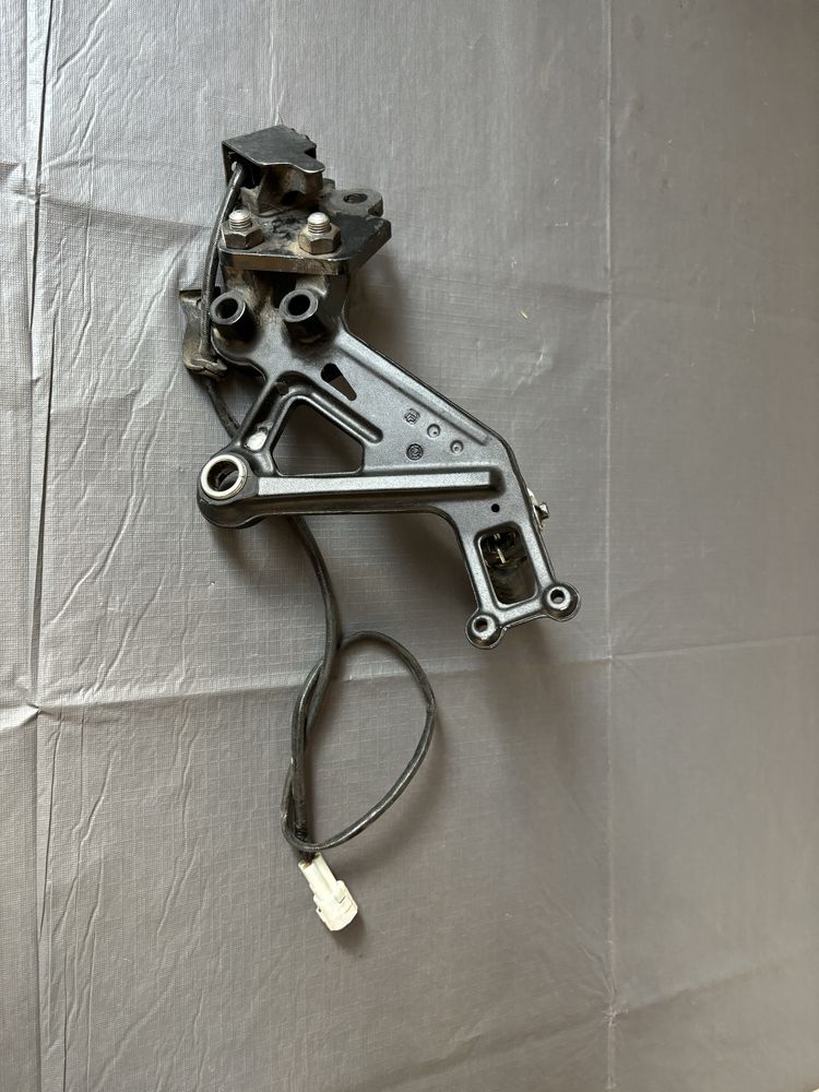 Set podnózek nóżka stopka YAMAHA YZF125 R 14-18