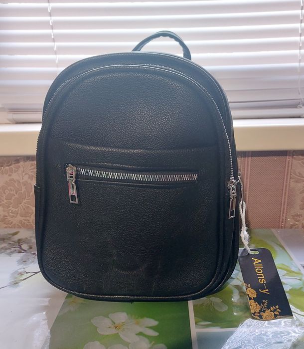 Новий жіночий рюкзак