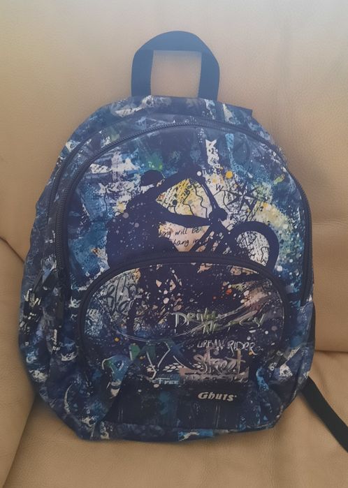 Conjunto escolar mochila, porta lápis e saco de educação física.