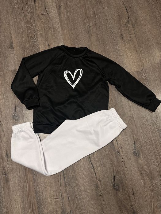 Чорно-білий утеплений спортивний костюм