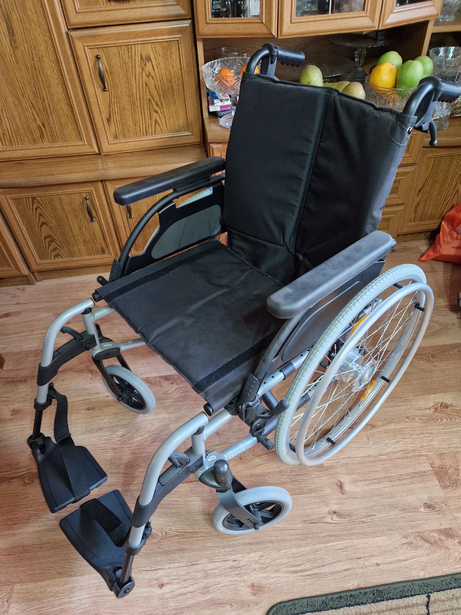 Wózek inwalidzki Breezy Basix V2 - nowy