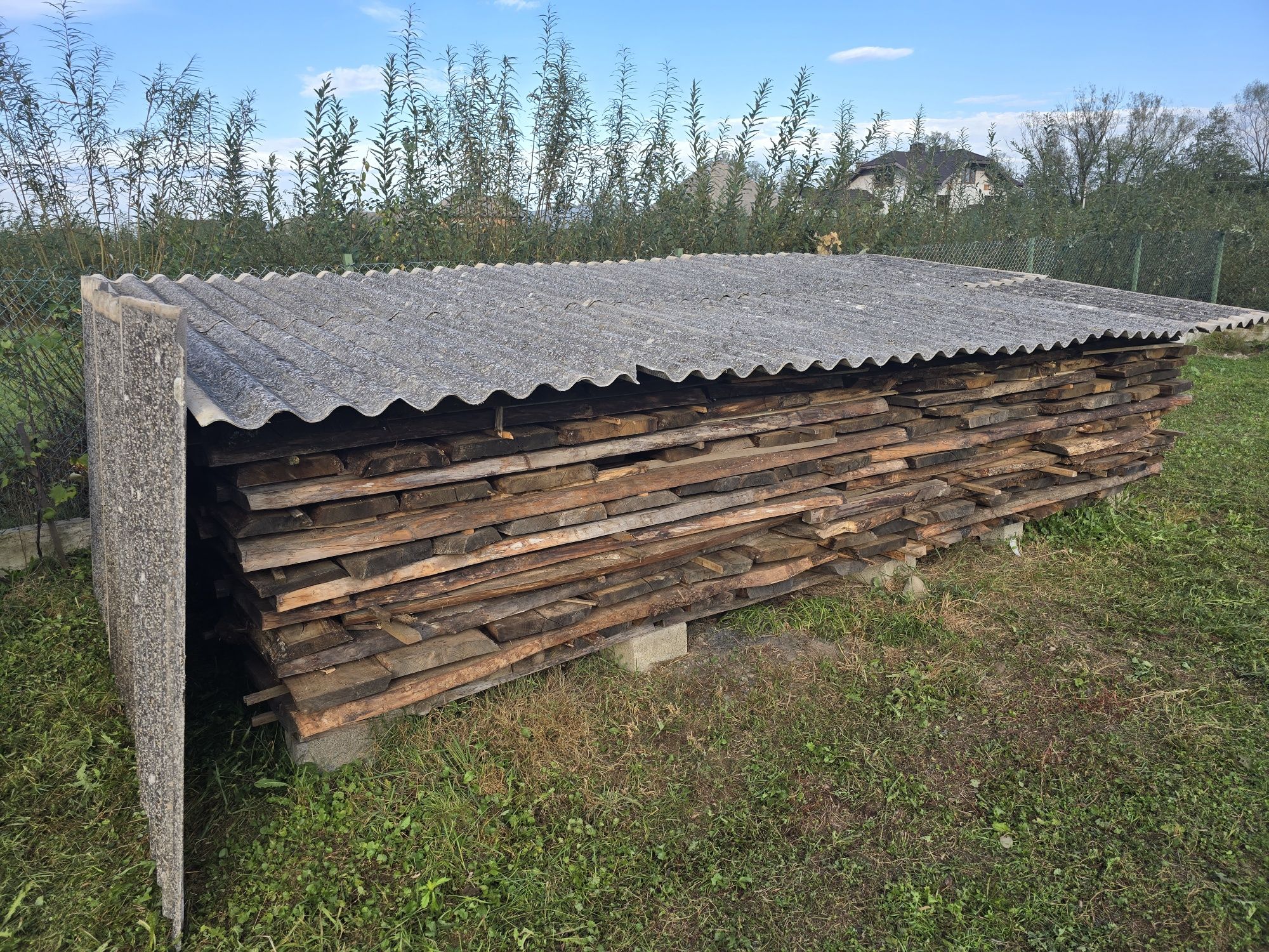 Доска дуб сухая е обрізна також і небрізна Дубова джка.Ясенева доска .