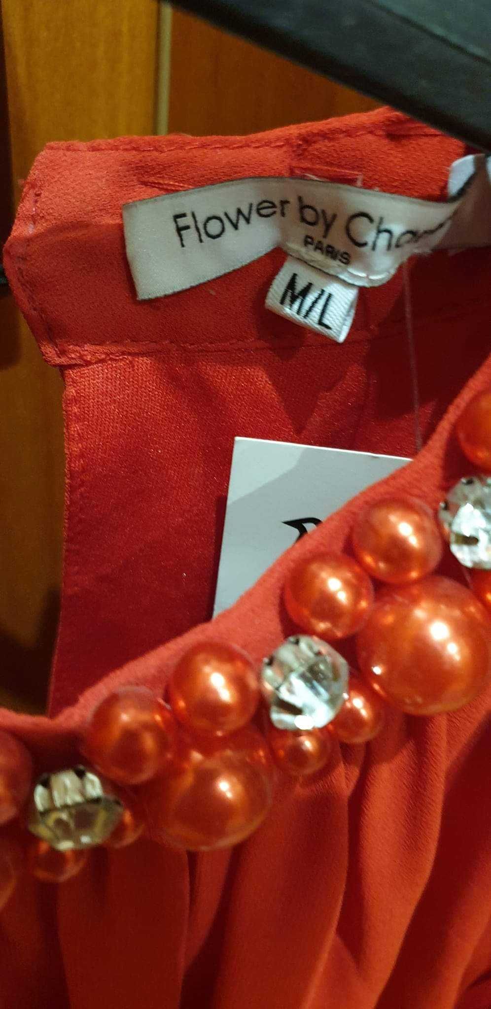 Vestido vermelho curto com gola com pérolas