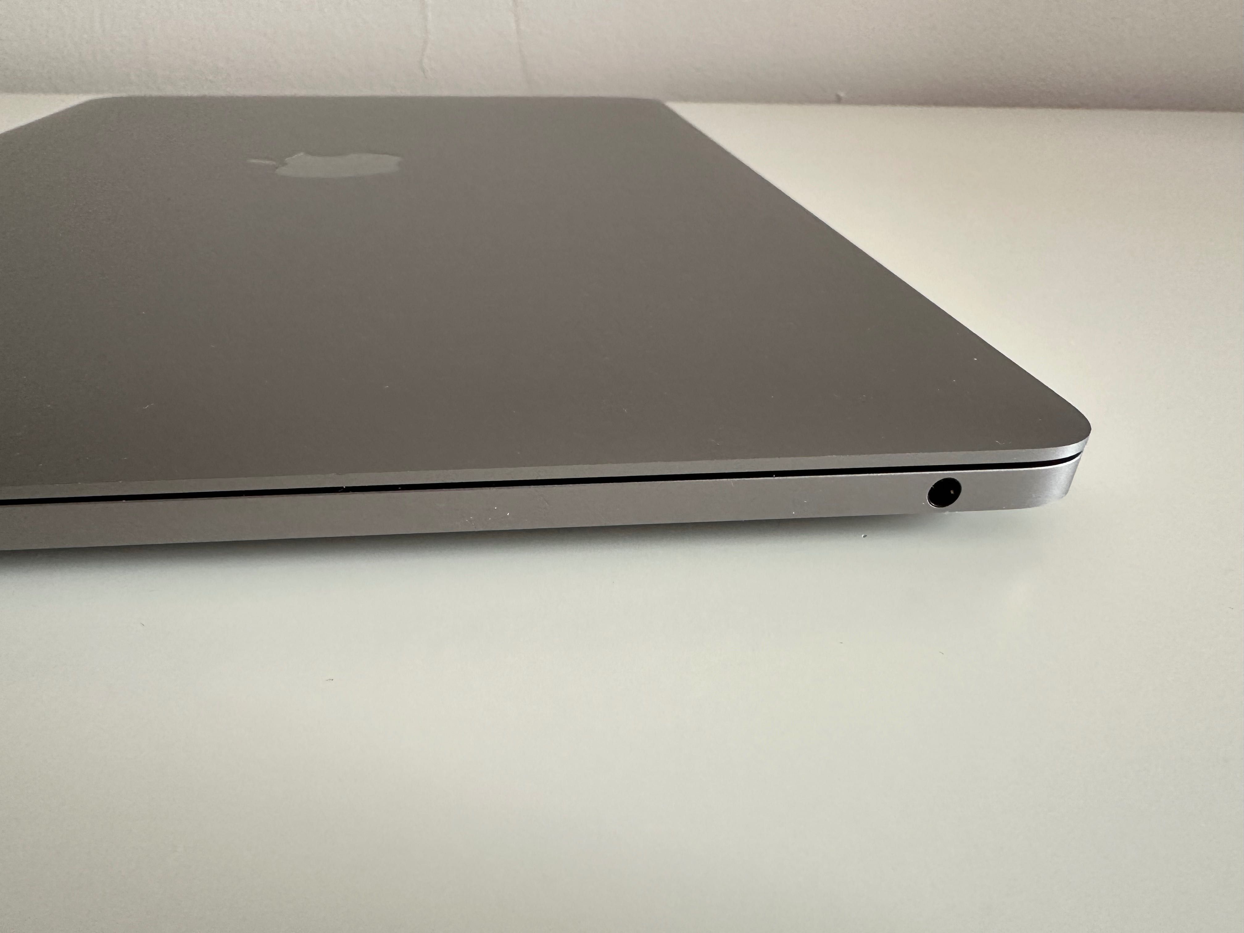 MacBook Pro 13 cali 2019