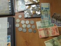 4 klasery ze znaczkami,monety
