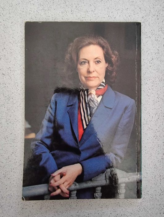 Livro "Carmen Dolores - Retrato Inacabado"