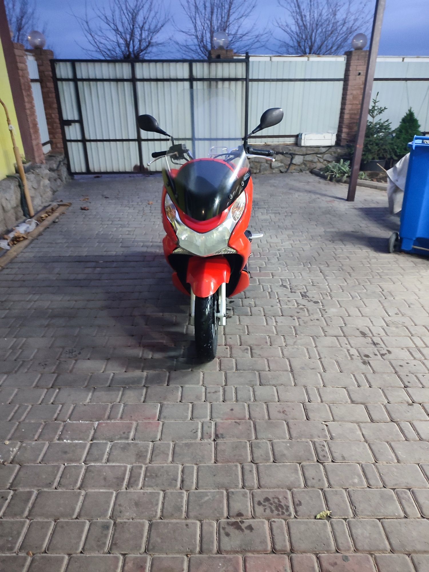Скутер Honda pcx150