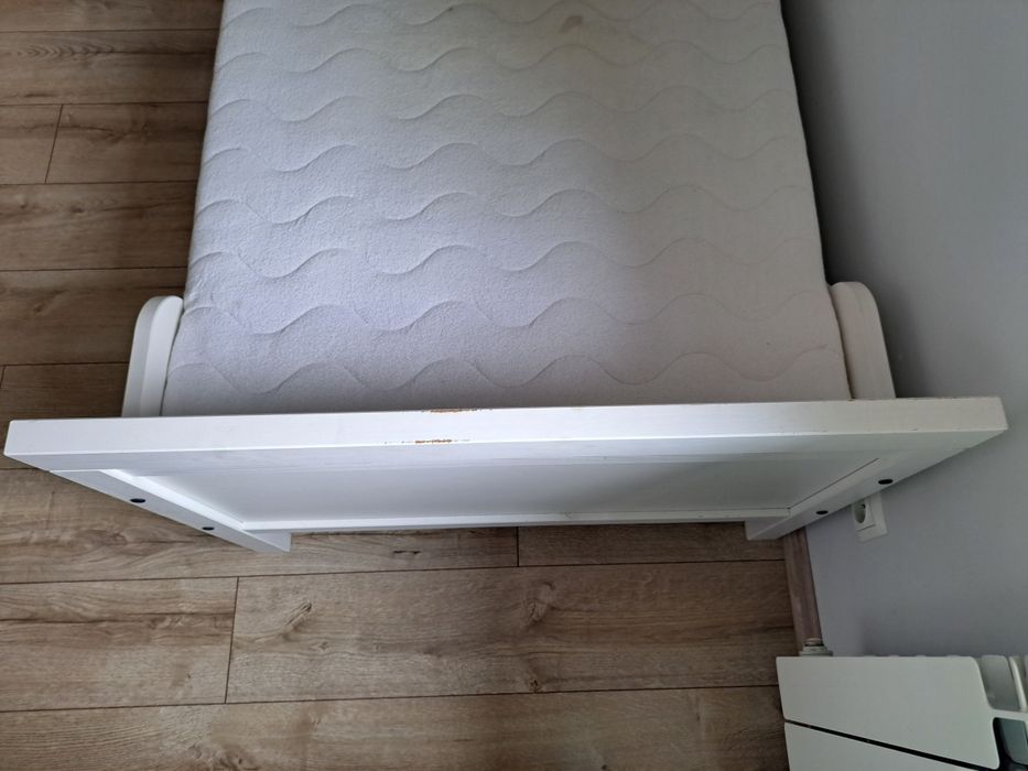Zestaw: łóżko, materac, szafka nocna