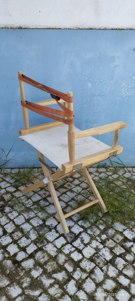 Cadeira dobrável sem pano de encosto. Em Loulé.