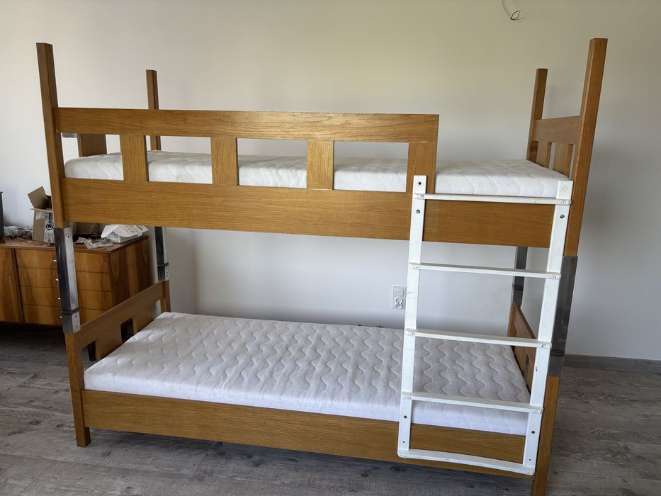 Łóżko dwupiętrowe dziedzięce drewniane z materacami