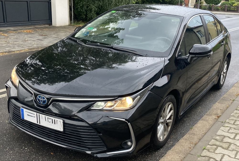 Wynajem samochodu Toyota Corolla 1.8 Hybrid/LPG 2022 automat Uber Bolt