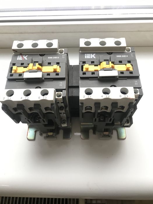 Контактор IEK  КМИ-34012
