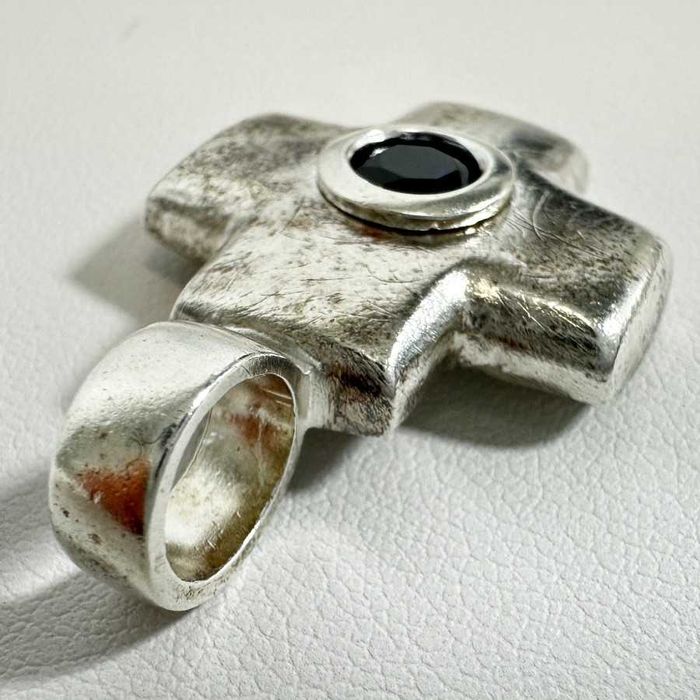 Duża zawieszka/wisiorek do łańcuszka krzyżyk z niebieskim oczkiem 925