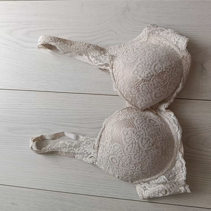 Kremowy koronkowy biustonosz 75 D