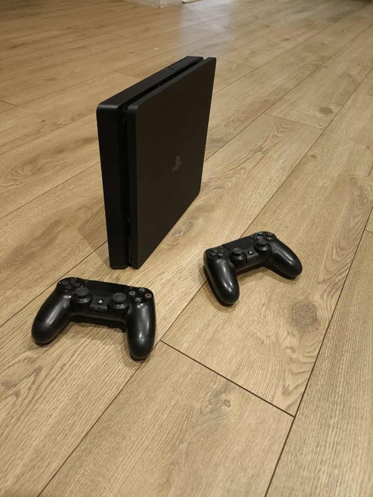 Playstation 4 slim + 2 pady