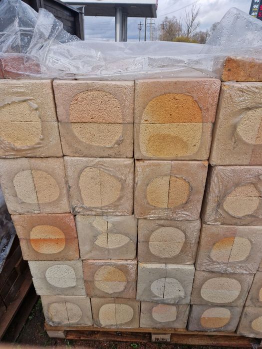 Цегла цервона та шамотна