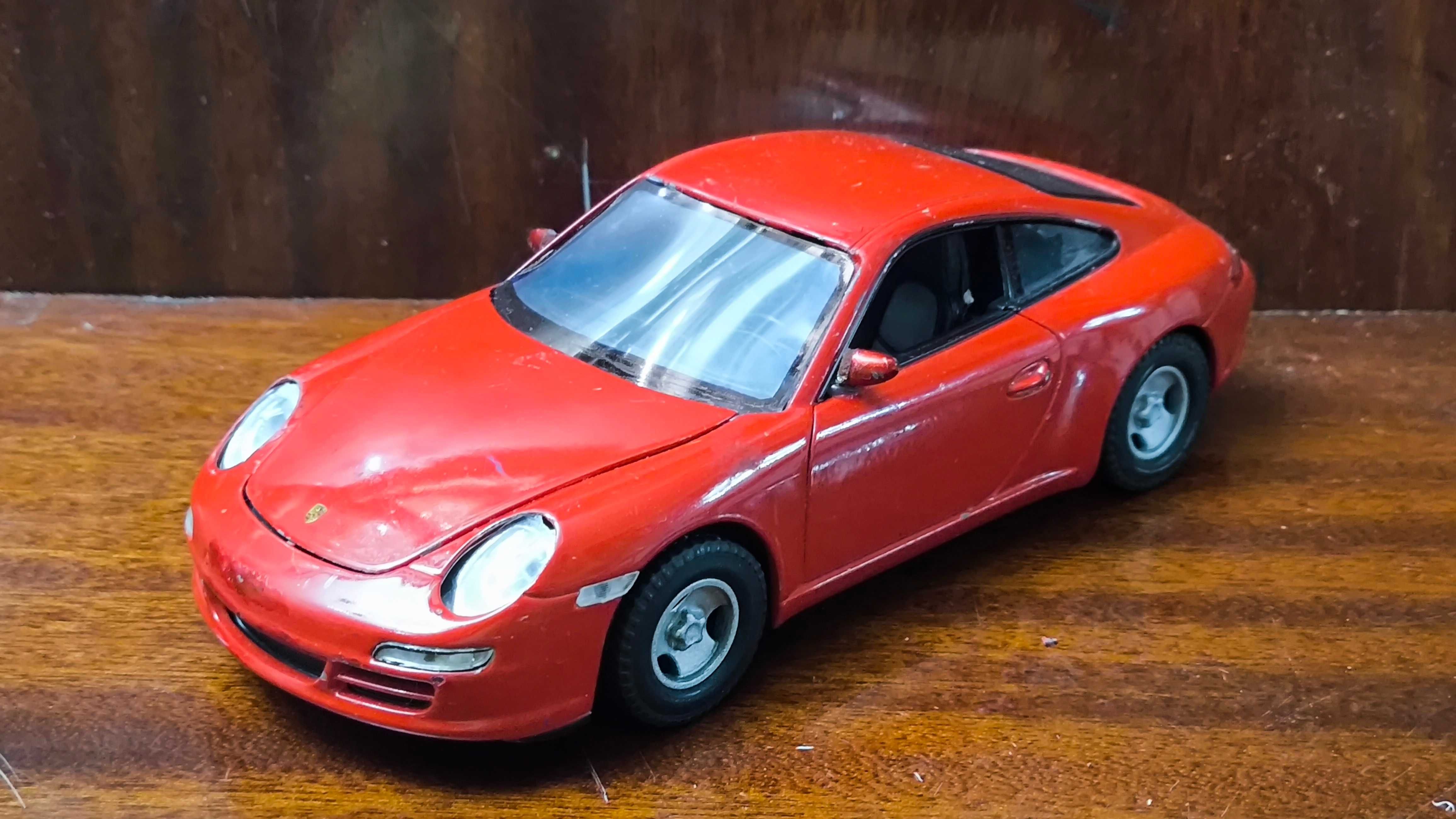 Машинка Porsche 911 (1997) Carrera S 1/24 Welly