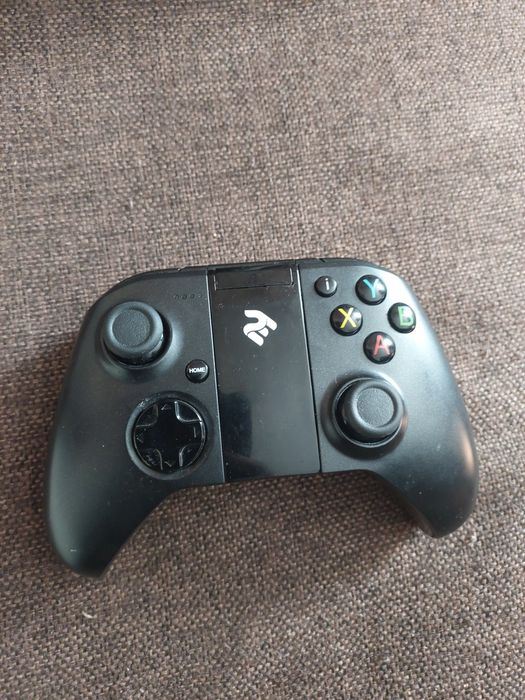 2E universal wireless game controller