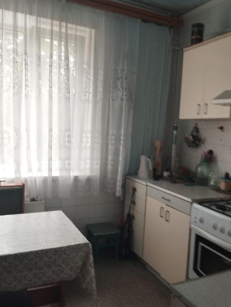 Продам 2 к квартиру с балконом и лоджией  Нововодолажском районе.