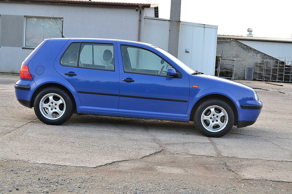VW - Golf IV  1.6 cm benzyna  , klima , super stan , okazja !!