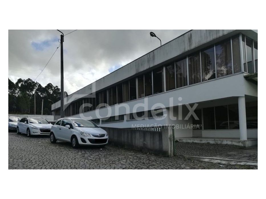 Pavilhão industrial com logradouro para venda em S. Martinho de Bou...