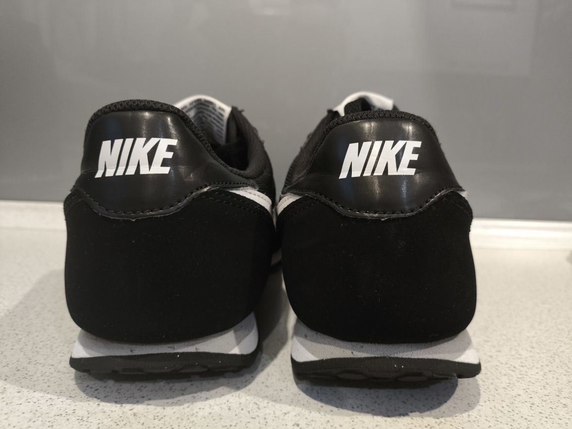 Buty sportowe czarne damskie Nike 40